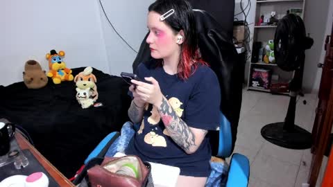 Snapshot of neeko_lol_ chatting on 04.06.26 Geek Nicole im Neeko UwU online show from 04.06.26