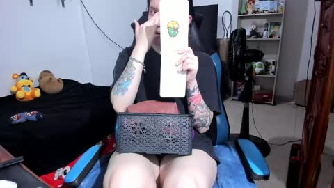 Snapshot of neeko_lol_ chatting on 05.12.26 Geek Nicole im Neeko UwU online show from 05.12.26