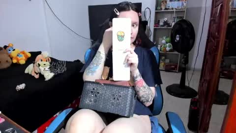 Snapshot of neeko_lol_ chatting on 05.27.26 Geek Nicole im Neeko UwU online show from 05.27.26