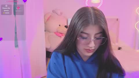 Snapshot of neftis_tay chatting on 02.22.26 NEFTIS online show from 02.22.26