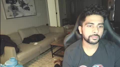 Snapshot of neilsing chatting on 12.02.25 neil online show from 12.02.25