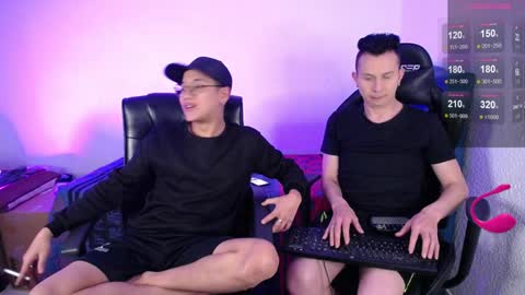 Snapshot of neithan_and_scott_ chatting on 12.12.24 NEW ONLYFANS OF SCOTT online show from 12.12.24