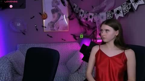 Snapshot of nekky_mouse chatting on 10.23.25 Meow online show from 10.23.25