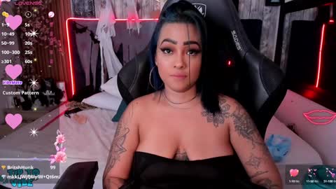 Snapshot of nekomisaki chatting on 12.04.24 Miah online show from 12.04.24