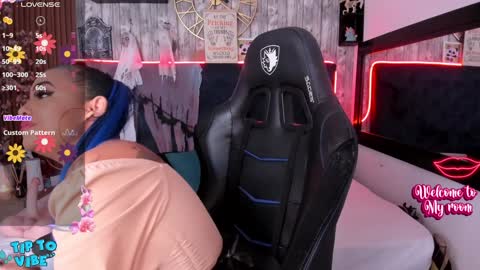 Snapshot of nekomisaki chatting on 12.15.24 Miah online show from 12.15.24