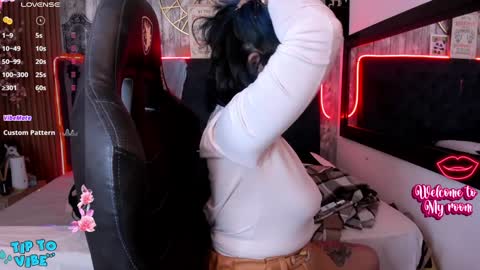 Snapshot of nekomisaki chatting on 12.20.24 Miah online show from 12.20.24