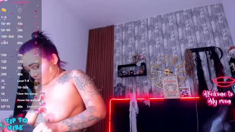 Snapshot of nekomisaki chatting on 01.11.25 Miah online show from 01.11.25