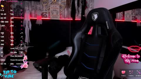 Snapshot of nekomisaki chatting on 01.16.25 Miah online show from 01.16.25