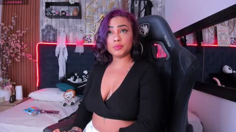 Snapshot of nekomisaki chatting on 01.27.25 Miah online show from 01.27.25