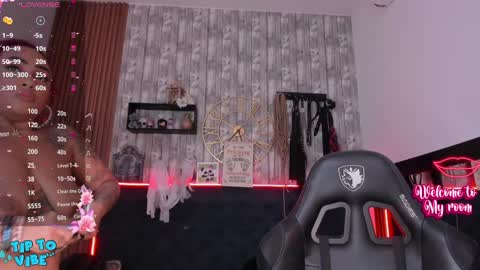 Snapshot of nekomisaki chatting on 01.31.25 Miah online show from 01.31.25