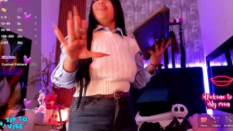 Snapshot of nekomisaki chatting on 10.07.25 Miah online show from 10.07.25