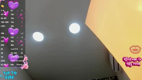 Snapshot of nekomisaki chatting on 10.20.25 Miah online show from 10.20.25