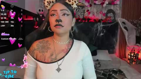 Snapshot of nekomisaki chatting on 10.25.25 Miah online show from 10.25.25