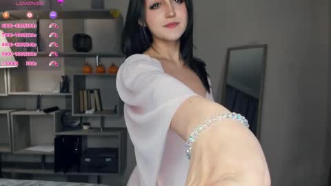 Vicky and Beatrice online show from 01.18.26