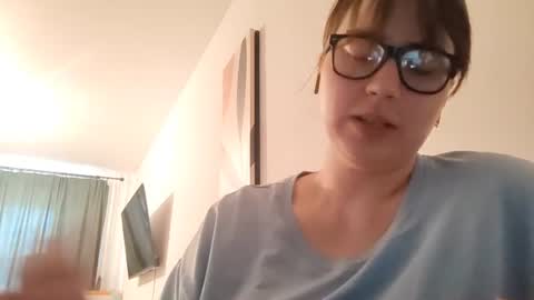 Snapshot of nellhauer chatting on 06.11.26 Alia online show from 06.11.26