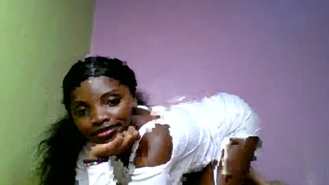 Snapshot of nelly_ebony5 chatting on 06.19.26 nelly_ebony5 online show from 06.19.26