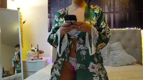 Snapshot of nenette_love chatting on 05.15.26 Nenette online show from 05.15.26