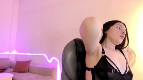 Snapshot of neo_sarah_ chatting on 11.09.25 Sarah online show from 11.09.25