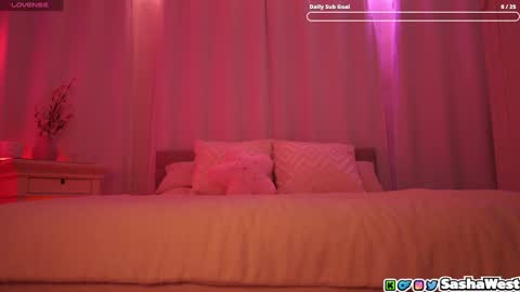 Snapshot of neomotoko chatting on 01.14.25 Sasha West online show from 01.14.25