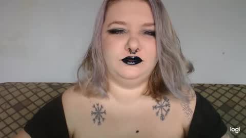 Snapshot of neriphine chatting on 09.12.25 Neriphine online show from 09.12.25