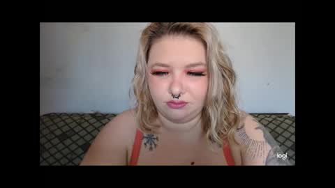 Snapshot of neriphine chatting on 10.17.25 Neriphine online show from 10.17.25
