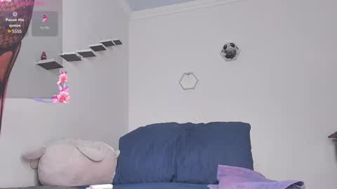 Snapshot of nesferet_sanz chatting on 09.23.25 Aleja online show from 09.23.25