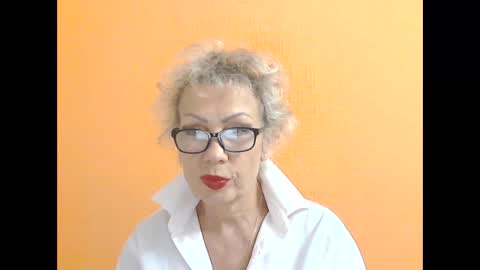 NessyJenixs online show from 09.22.25