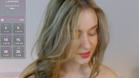 Snapshot of nestygrey chatting on 02.01.25 Nesty online show from 02.01.25