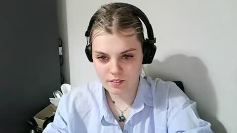 Snapshot of never_enoughh chatting on 06.16.26 never_enoughh online show from 06.16.26