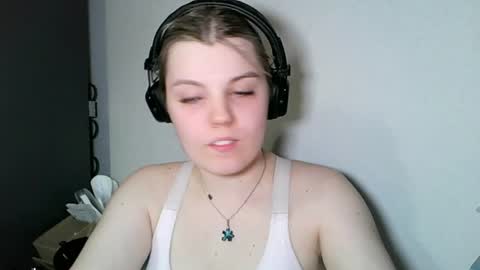 Snapshot of never_enoughh chatting on 06.18.26 never_enoughh online show from 06.18.26