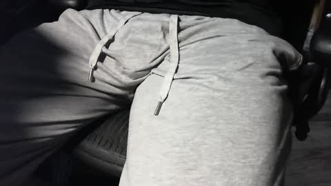 Snapshot of nevrsaynevr2000 chatting on 09.19.25 nevrsaynevr2000 online show from 09.19.25