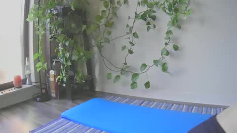 Snapshot of new__moon chatting on 12.08.24 luna online show from 12.08.24