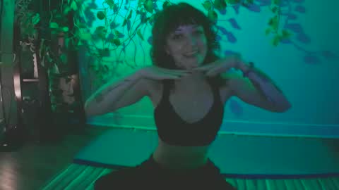 Snapshot of new__moon chatting on 01.01.25 luna online show from 01.01.25