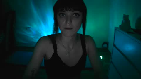 Snapshot of new__moon chatting on 01.20.25 luna online show from 01.20.25