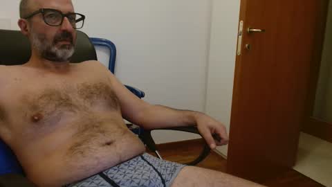 Snapshot of new_simi_74 chatting on 09.21.25 simi online show from 09.21.25