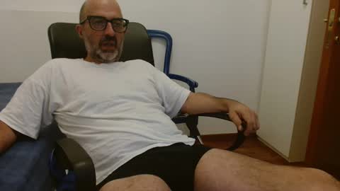 Snapshot of new_simi_74 chatting on 09.28.25 simi online show from 09.28.25