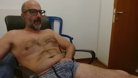 Snapshot of new_simi_74 chatting on 09.29.25 simi online show from 09.29.25