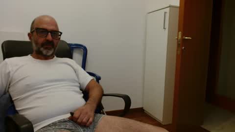 Snapshot of new_simi_74 chatting on 10.05.25 simi online show from 10.05.25