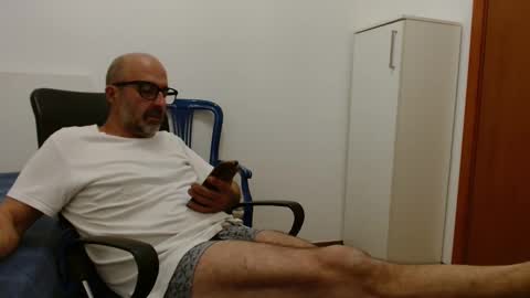 Snapshot of new_simi_74 chatting on 10.10.25 simi online show from 10.10.25