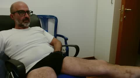 Snapshot of new_simi_74 chatting on 10.15.25 simi online show from 10.15.25