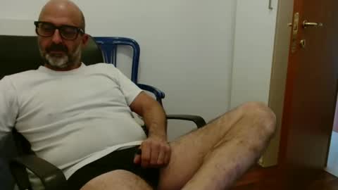 Snapshot of new_simi_74 chatting on 10.18.25 simi online show from 10.18.25