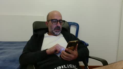 Snapshot of new_simi_74 chatting on 10.25.25 simi online show from 10.25.25