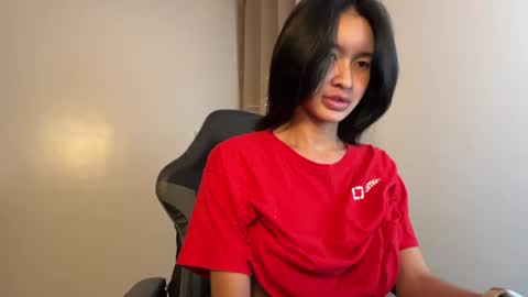 Snapshot of newbabeintownxx chatting on 02.05.25 kindra online show from 02.05.25