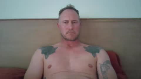 Snapshot of newportman1030 chatting on 01.11.25 amandandhisgirl online show from 01.11.25