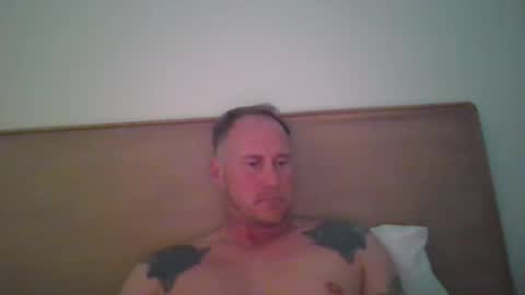 Snapshot of newportman1030 chatting on 09.12.25 amandandhisgirl online show from 09.12.25