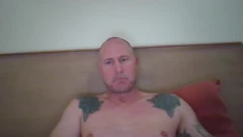 Snapshot of newportman1030 chatting on 01.14.26 amandandhisgirl online show from 01.14.26