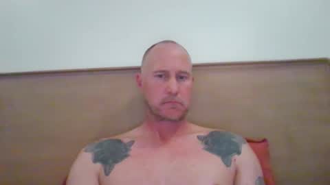 Snapshot of newportman1030 chatting on 03.25.26 amandandhisgirl online show from 03.25.26