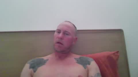 Snapshot of newportman1030 chatting on 05.06.26 amandandhisgirl online show from 05.06.26