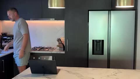 Guy online show from 02.09.25