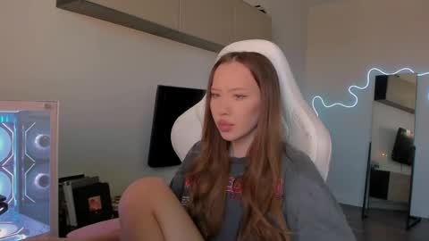 Snapshot of neyrmina chatting on 05.25.26 Mina online show from 05.25.26